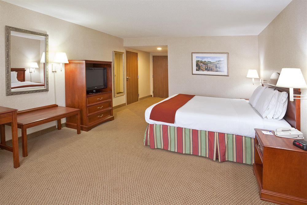 Holiday Inn Express Hotel & Suites Bowling Green, An Ihg Hotel Room photo